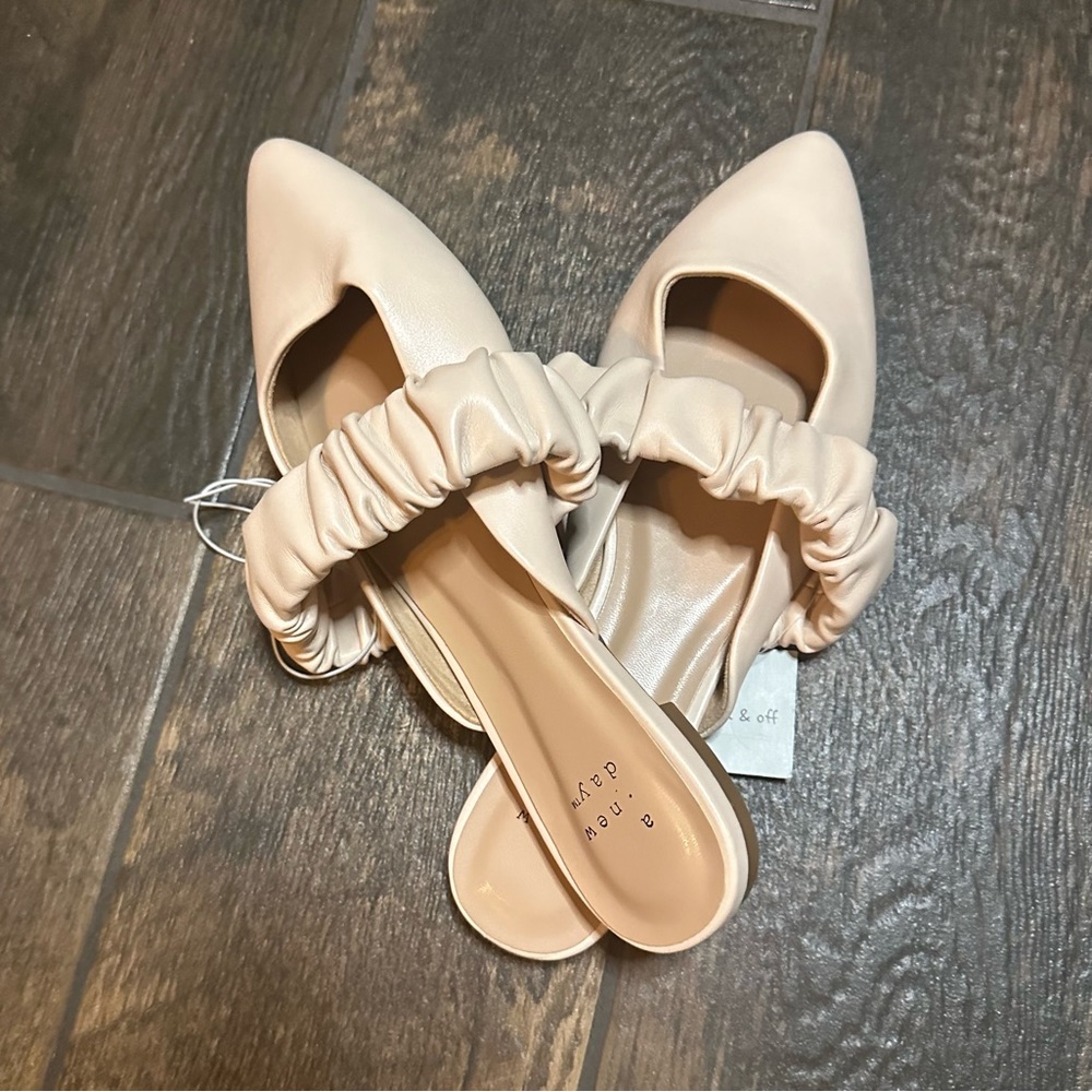 Tan Mule Flat slide loafers size 7.5 NWT